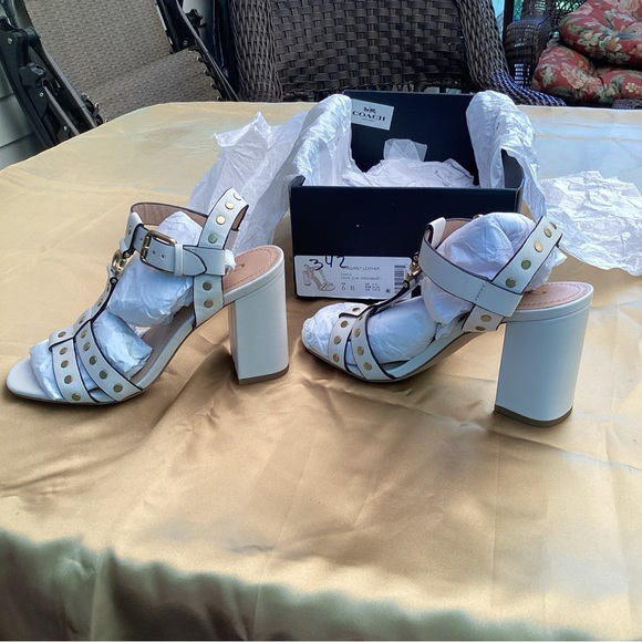 COACH leather sandals, 6 block heels rivets, chalk versatile color NEW - Picture 2 of 14
